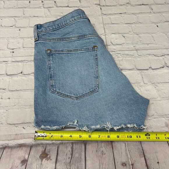 NWT Abercrombie & Fitch Women High Rise Mom Jean Shorts Size 32/14 Denim C056 10 - Picture 7 of 16